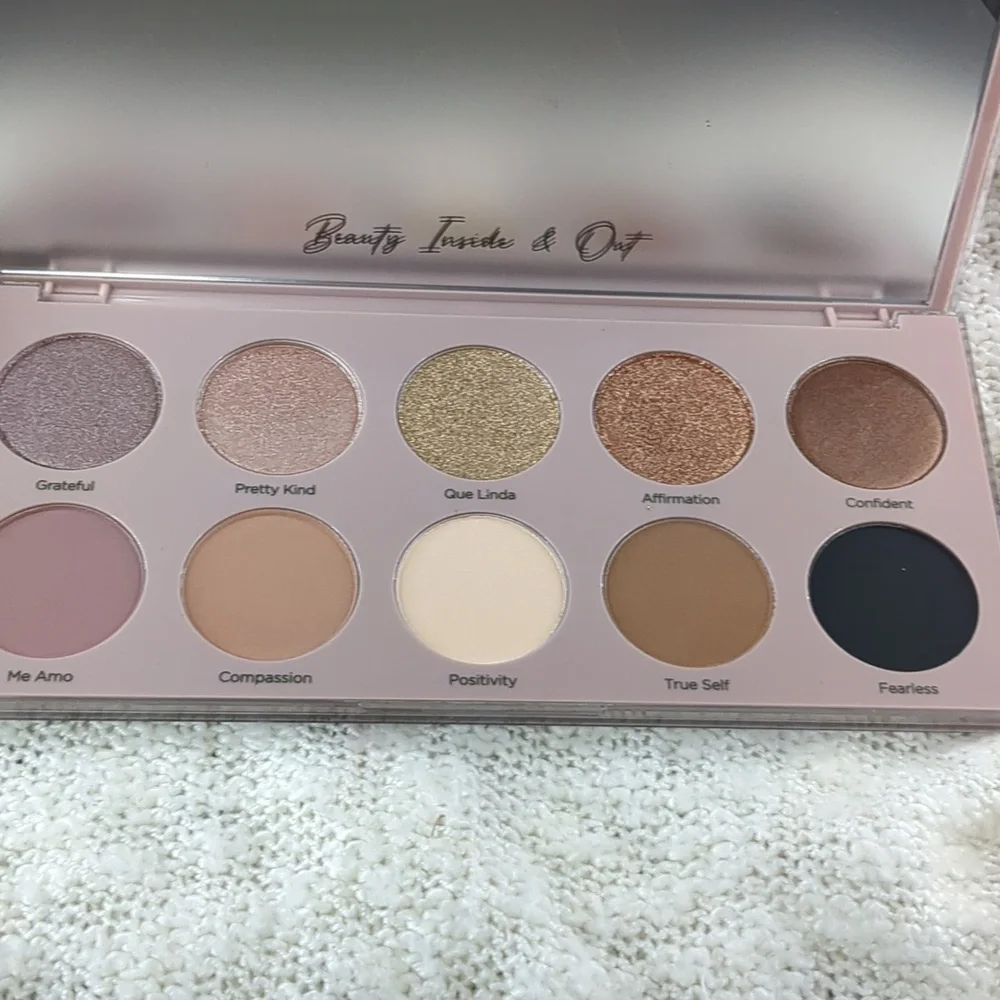 Dominique Cosmetics The Essential Palette, 10x 1.06g/0.04oz